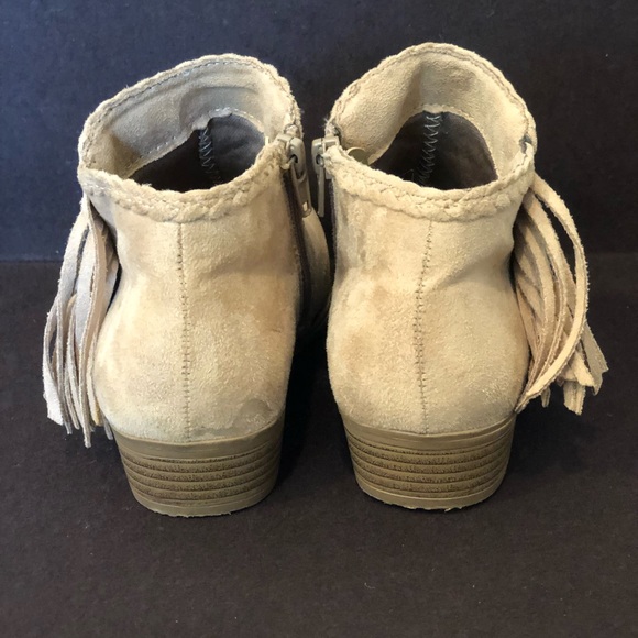 Girls Sugar Suede bootie with fringe and side zipper. Sand - Picture 2 of 5